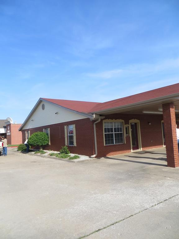 Regency 7 Rogers Motel Exterior photo