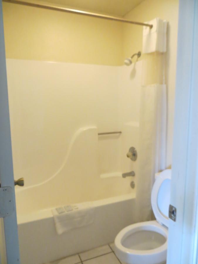 Regency 7 Rogers Motel Room photo
